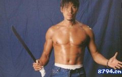 张耀扬是不是同性恋？张耀扬是香港黑社会的人吗